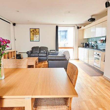Bright 2 Bedroom Flat In Old Street With Balcony Londres Exterior foto