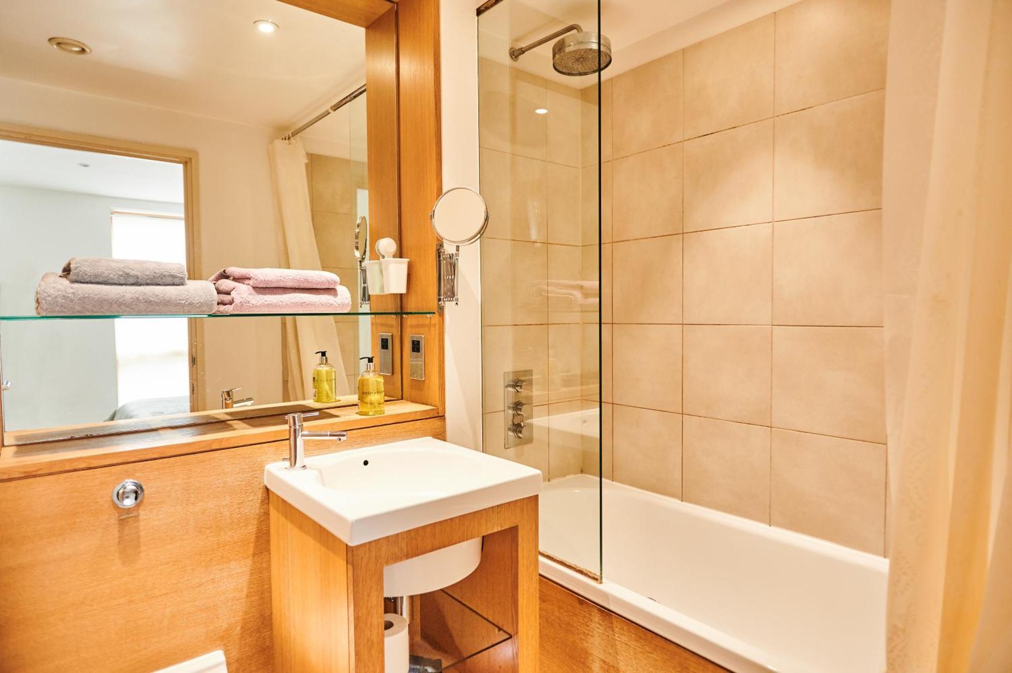 Bright 2 Bedroom Flat In Old Street With Balcony Londres Exterior foto